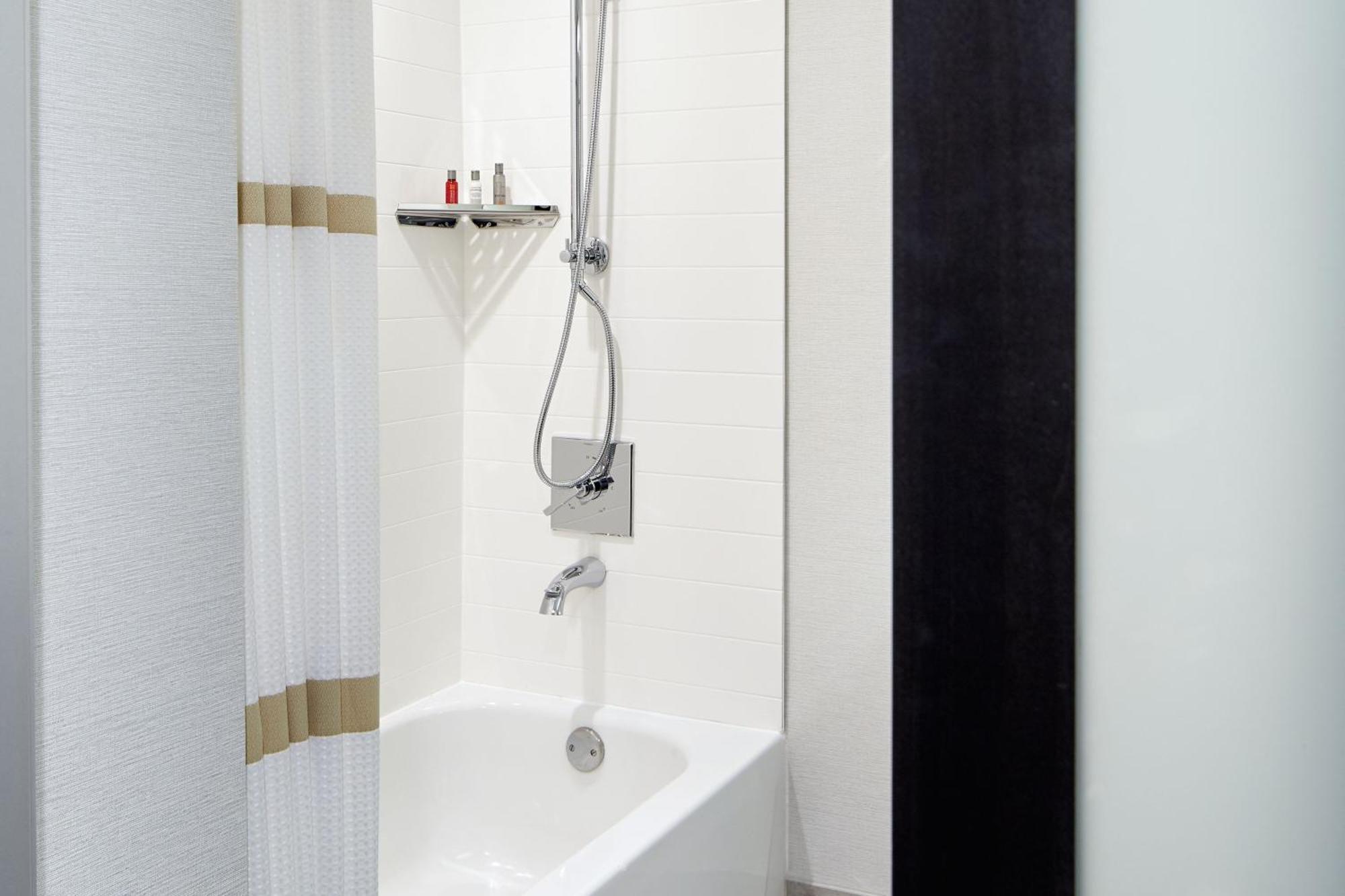 Hotel Marriott Hartford/Windsor Airport Zewnętrze zdjęcie