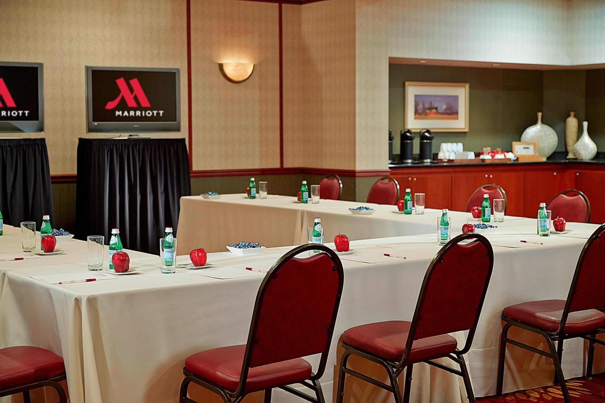 Hotel Marriott Hartford/Windsor Airport Zewnętrze zdjęcie